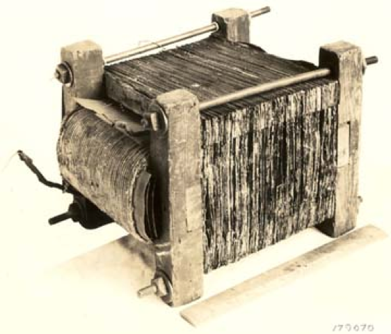 A transformer is used. Трансформатор 1876 года. Трансформаторы Стэнли – Вестингауза.